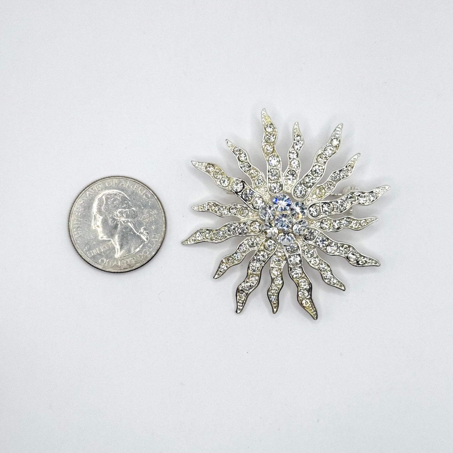 Vintage Brooch in Silver with Clear Rhinestones in Starburst Design
