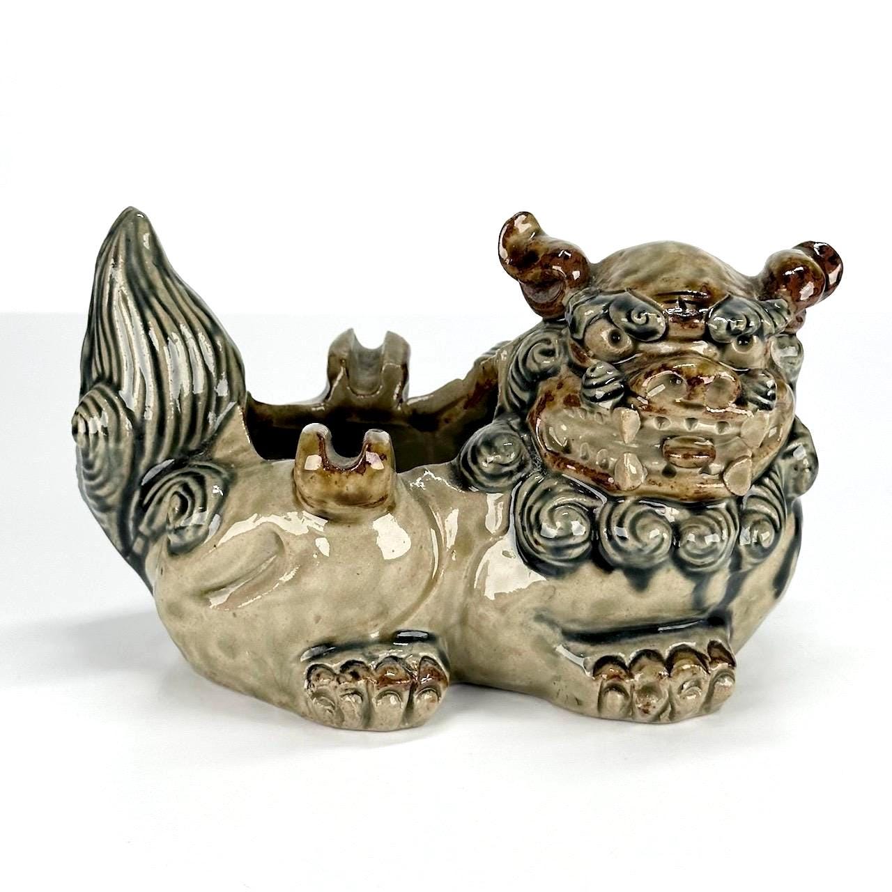 Vintage Ashtray in the Shape of a Chinese Lion with 2 Slots