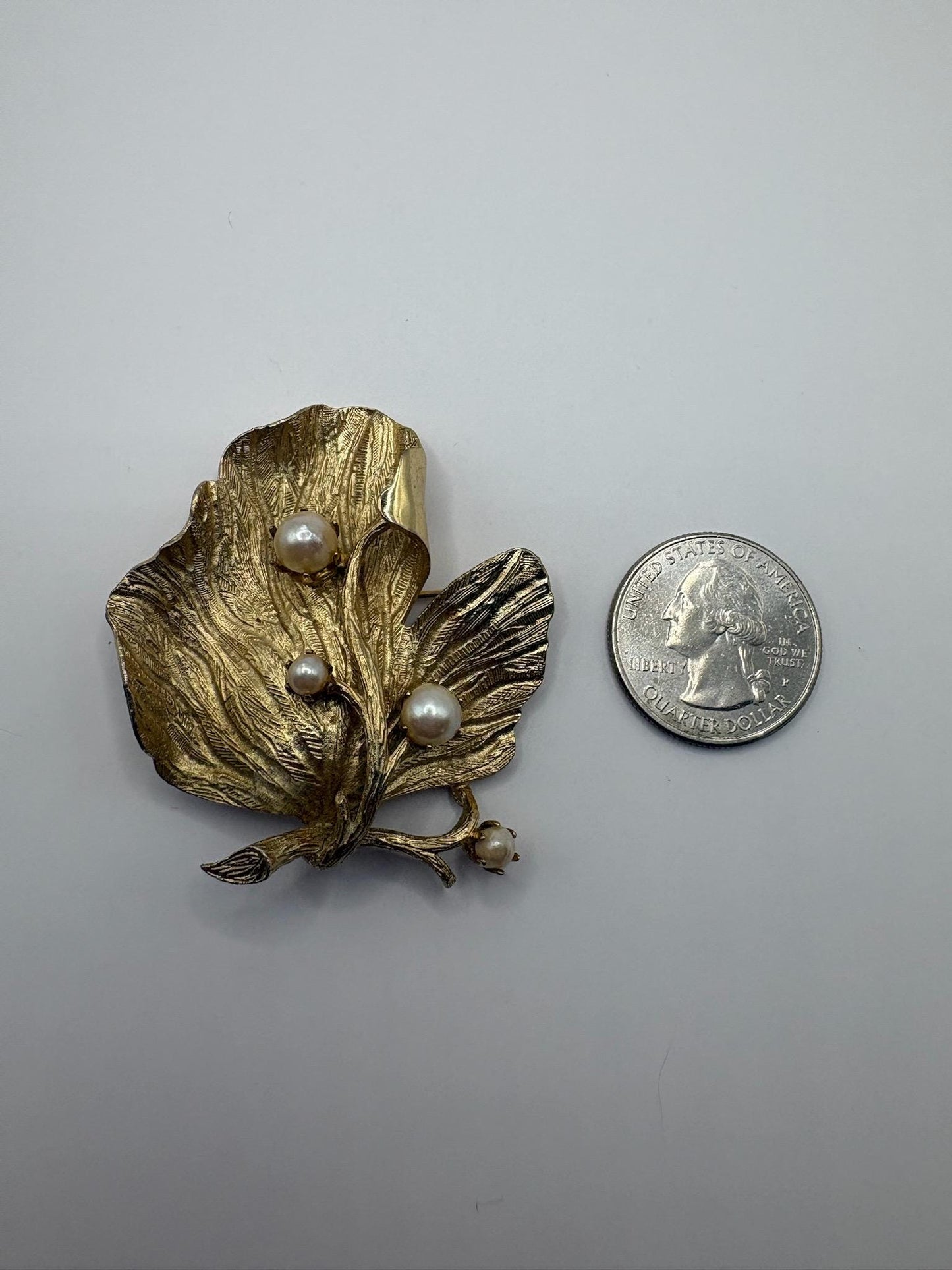 Vintage Lisner Gold Tone Leaf Brooch with Faux Pearls