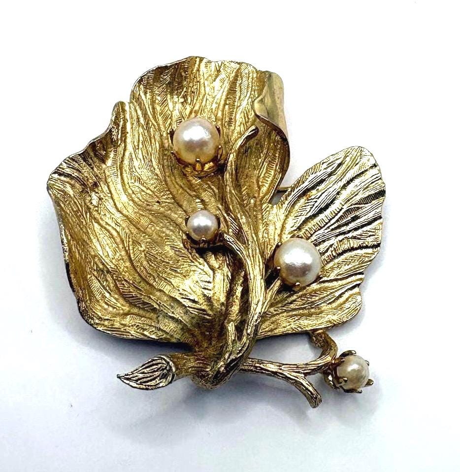 Vintage Lisner Gold Tone Leaf Brooch with Faux Pearls