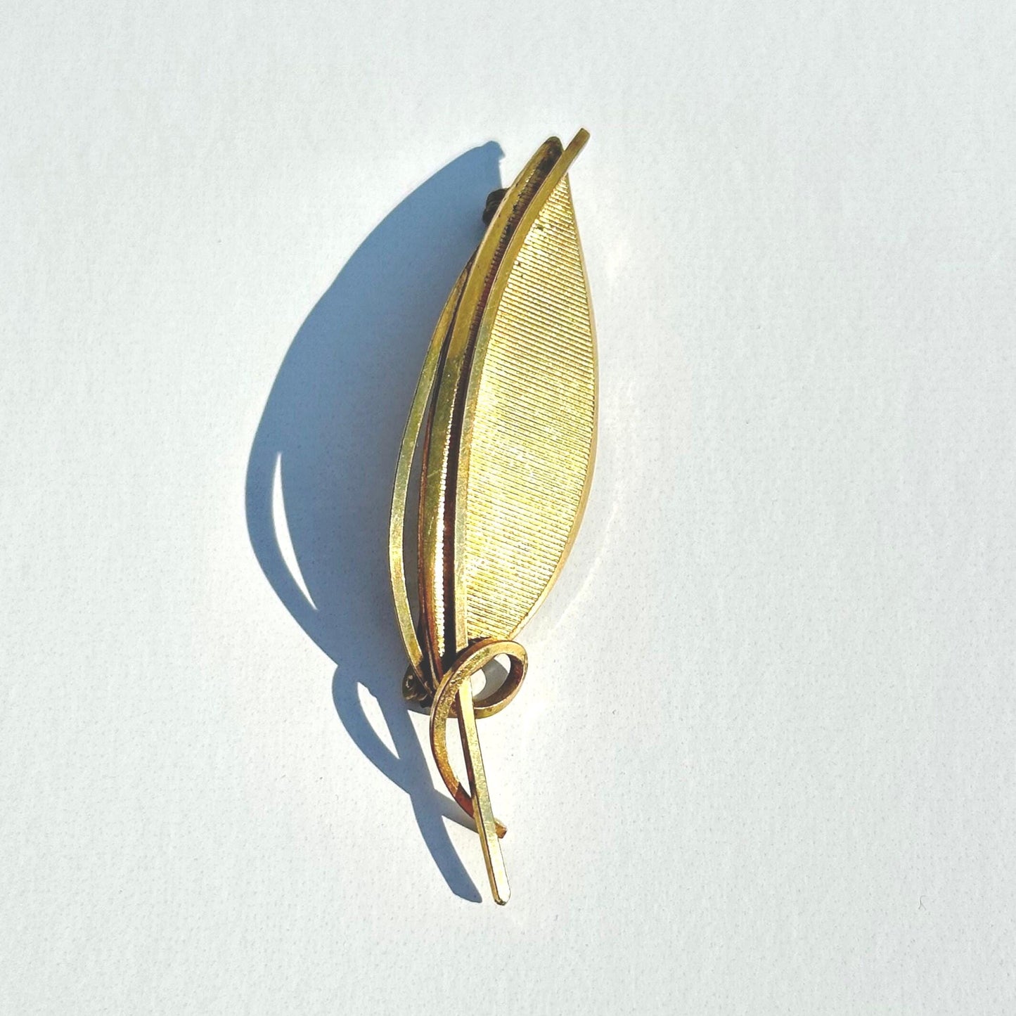 Vintage Gold Tone Leaf Brooch