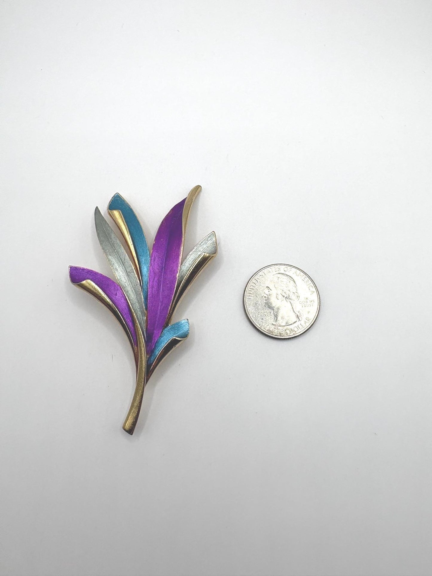 Vintage Kramer Leaf Brooch – Mid Century Modern Gold Tone Signed Jewelry