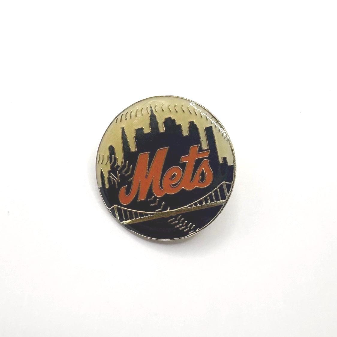 Vintage New York Mets Enamel Lapel Pin NYC Skyline MLB Baseball